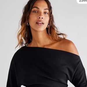 Free People Large Fuji Thermal with Thumb Holes. Brand new. No tags. Never worn.